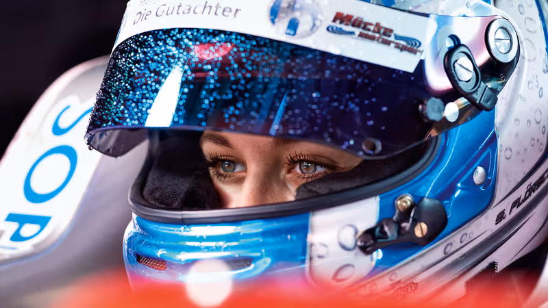 Abbildung von: VIDEO: Nach Horror Crash - Sophia Flörsch beim 1. Sportgipfel Tirol in St. Anton am Arlberg