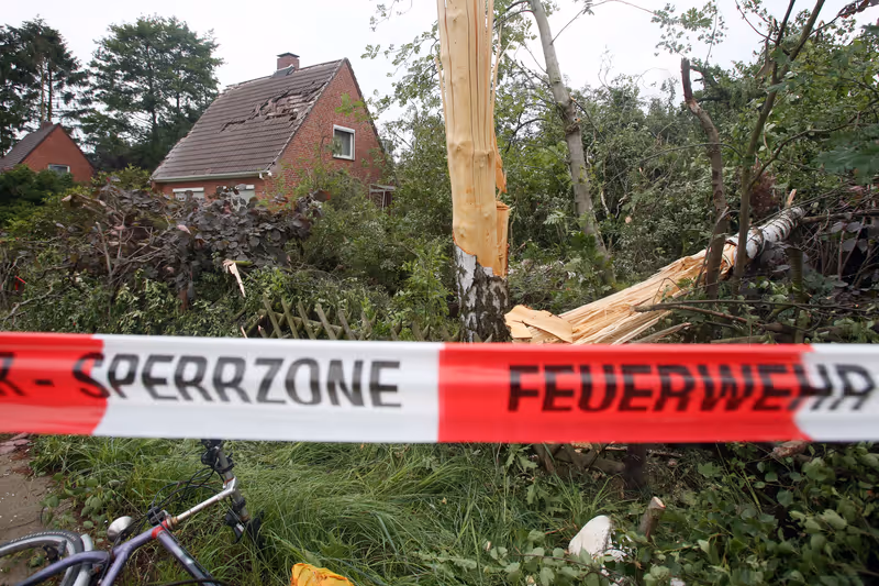 Abbildung von: Tornado zog in Hamburg Spur der Verwüstung