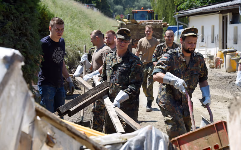 Abbildung von: Aufräumen in Niederbayern: 1000 Simbacher obdachlos
