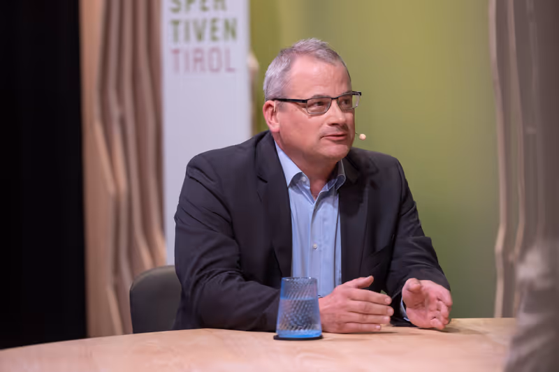 Abbildung von: đź’¬ Bernd Jenewein: "Was im Ăśberfluss da ist, hat keinen Wert"