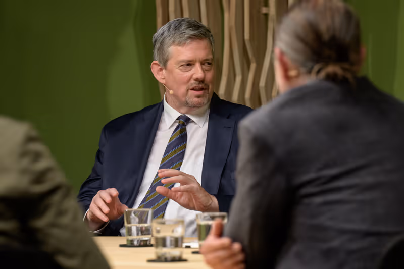 Abbildung von: 🚚🔋🔌♻️"Bei der Energieautonomie Tirols geht es vor allem um eine gute Struktur, die wir unbedingt brauchen. Und einen gemeinsamen Kontext brauchen wir ebenso!"