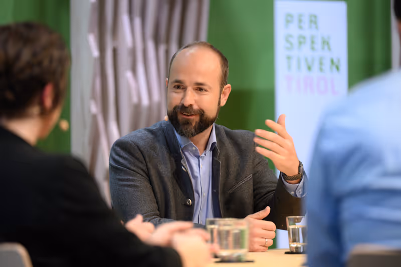 Abbildung von: 💬 Simon Wolf: "Wir müssen in den Krisen die Chancen sehen"