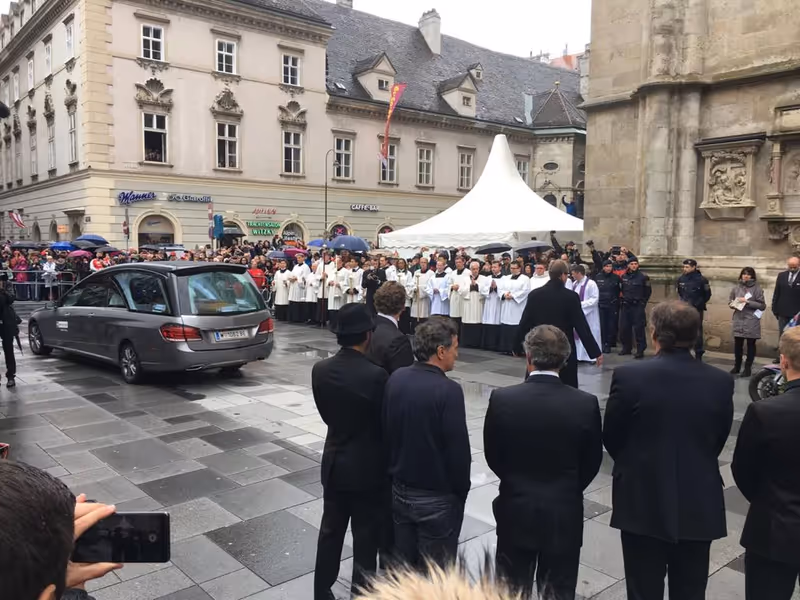 Abbildung von: Das Requiem ist zu Ende