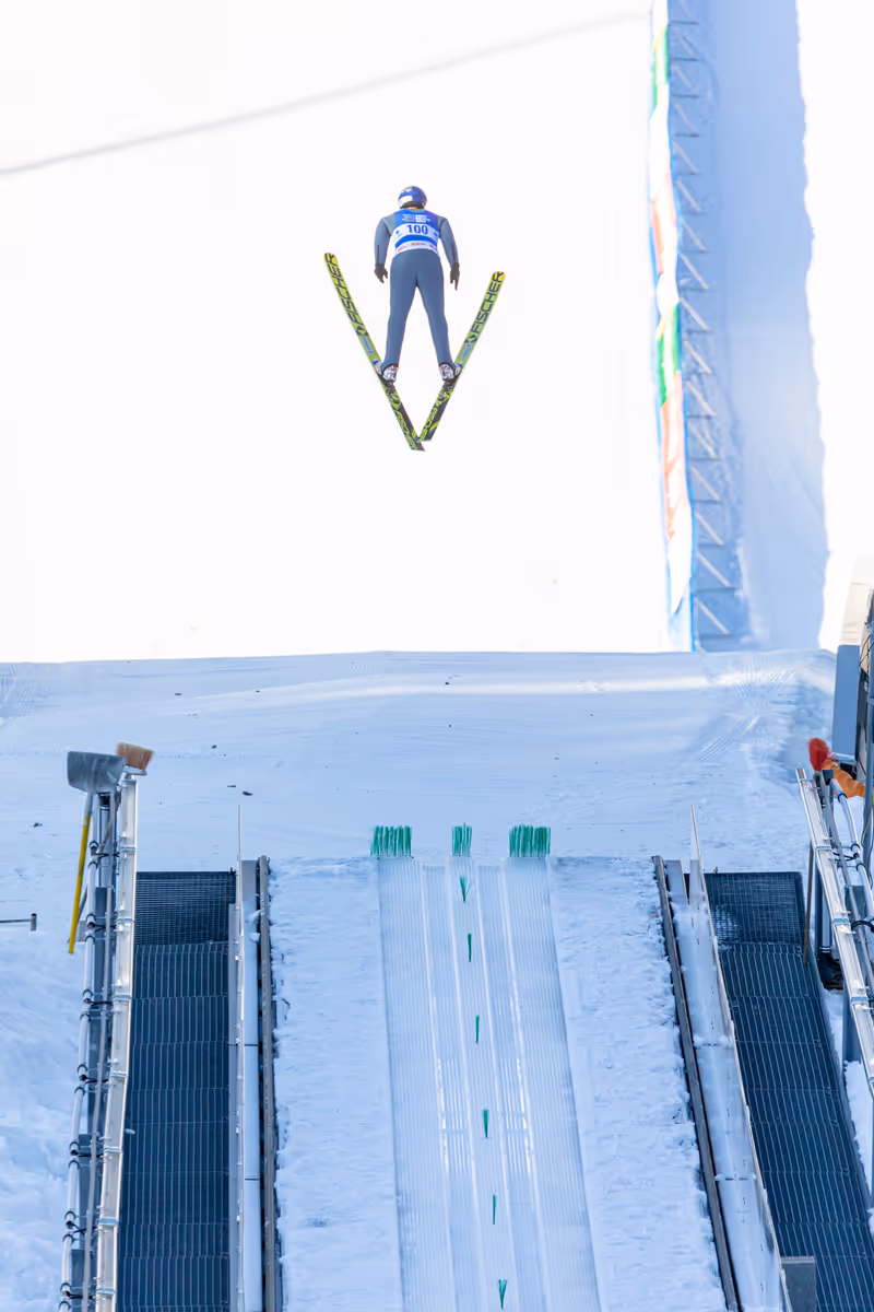 Abbildung von: „Goldi“ fliegt bei Masters in Seefeld auf und davon