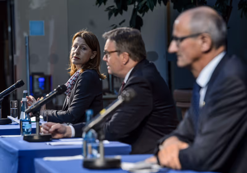 Abbildung von: 💬 Leja: "Geld pflegt nicht"