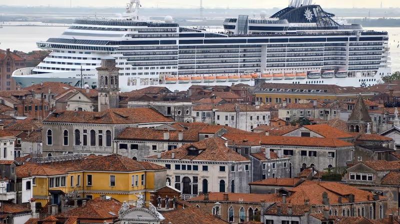 Abbildung von: 🛳️ Venedig befreit sich von schwimmenden Riesen
