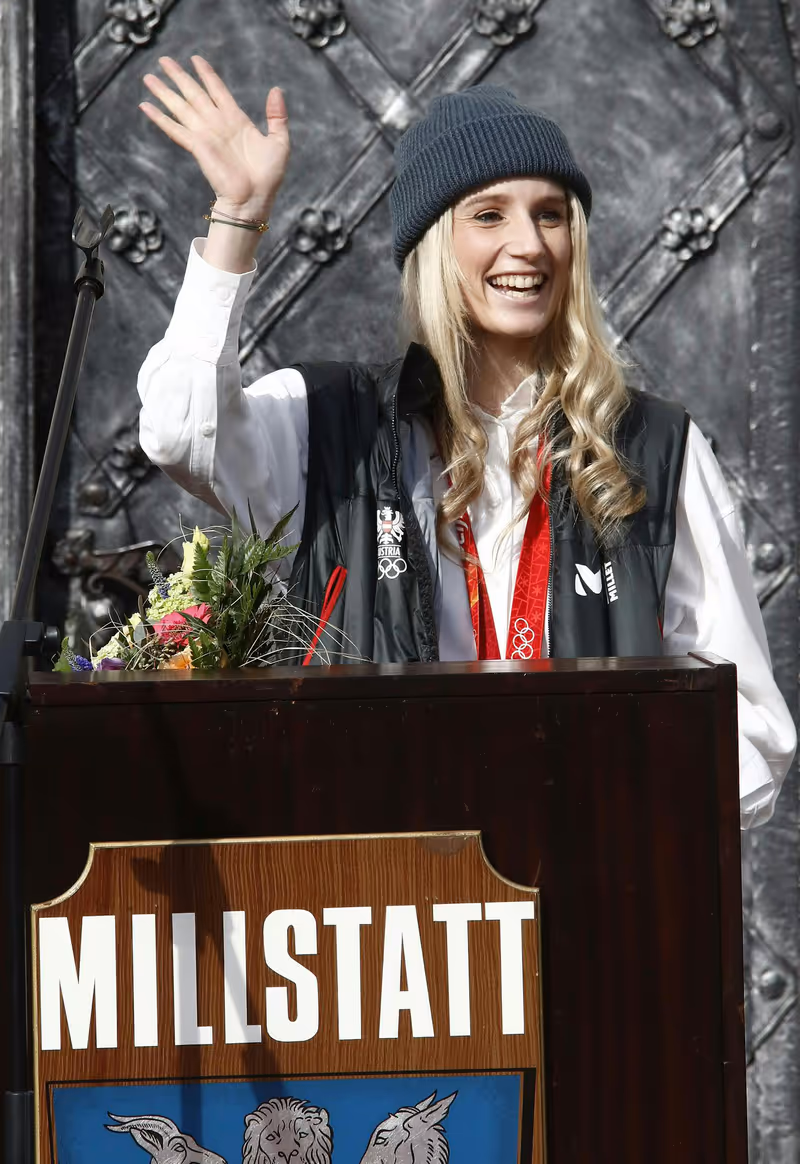 Abbildung von: Freudiger Empfang in Millstatt für Boarderin Anna Gasser