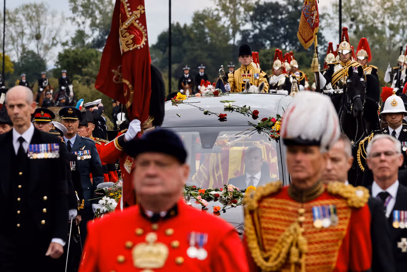 Abbildung von: ⛪ Der letzte Weg der Queen