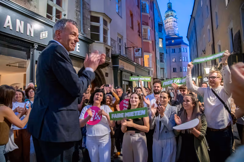 Abbildung von: Willi lässt sich feiern