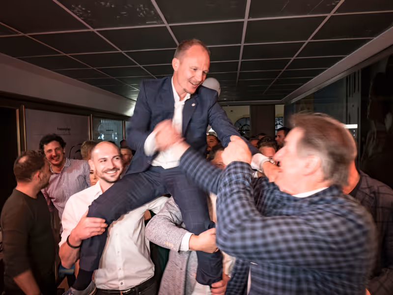 Abbildung von: Auch Anzengruber lässt sich bejubeln