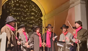 Adventslieder der „Anklöpfler“ aus Absam am Haller Adventmarkt