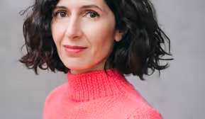 Literaturforum Schwaz: Nava Ebrahimi liest aus 'Und Federn überall'