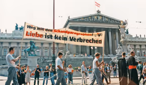Was wir fordern! Minderheitenbewegungen in Österreich - im Kreuzgang des Tiroler Volkskunstmuseums