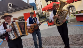 Die „Brixentaler Light“ spielen am 23. Mai 2026 Haller Bauernmarkt