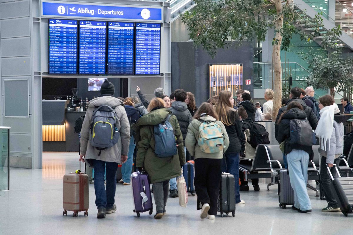 Tausende Problemfälle:  Turbulenzen für die Flug- und Bahnpassagiere