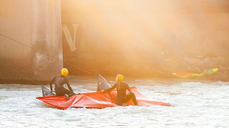 Wie der Name schon sagt, bewegt man sich beim „Up Stream Surfing“ den Strom aufwärts.