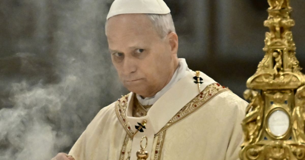 Papst-Leo-XIV-leitet-erstmals-Karfreitagsprozession