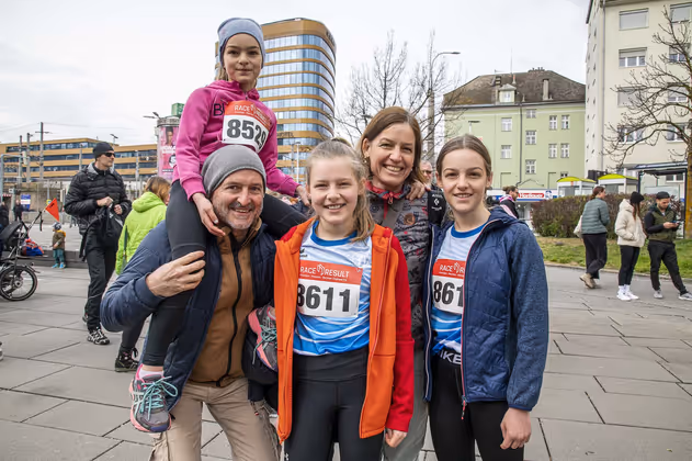 ... alle drei Töchter haben einen Pokal erlaufen.