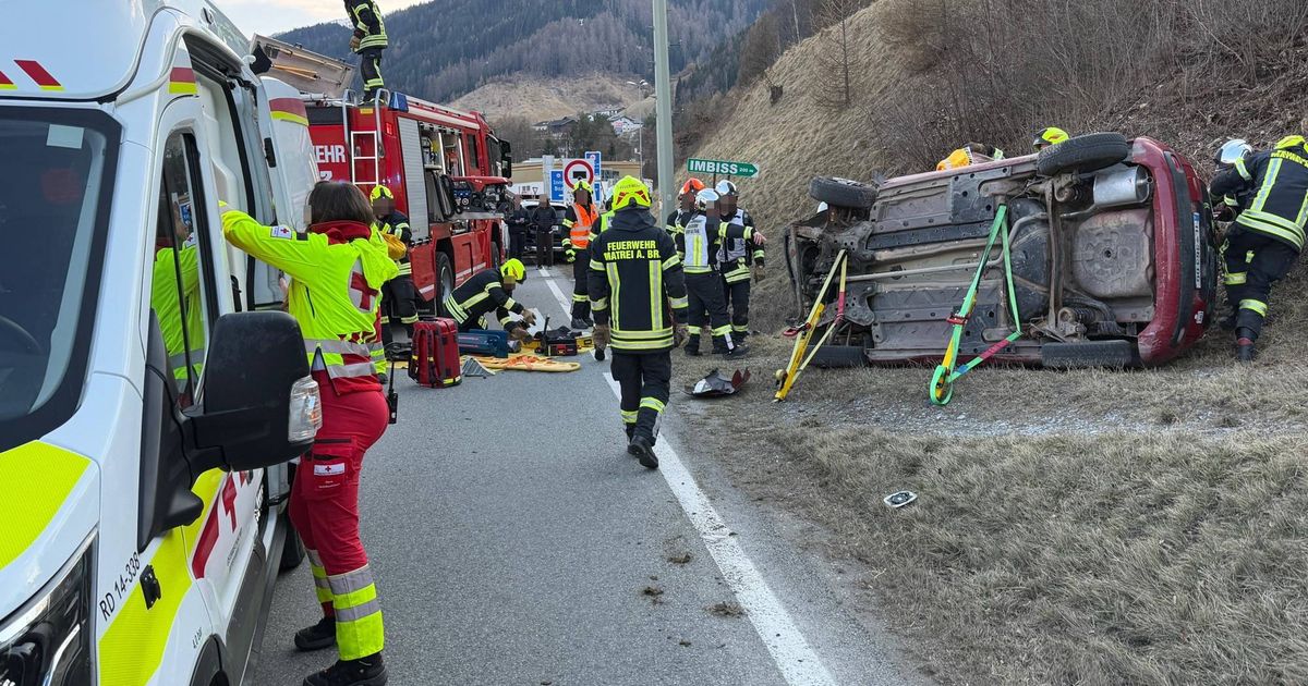 Schwerer-Verkehrsunfall-in-Matrei-am-Brenner-87-J-hriger-nickte-kurz-am-Steuer-ein