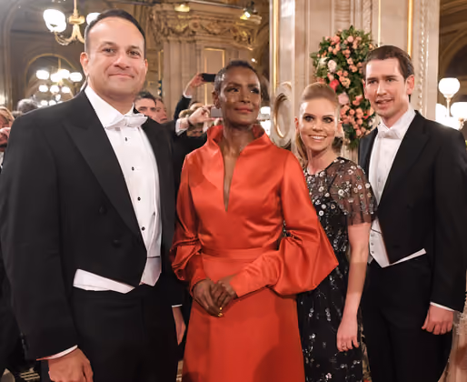 Der irische Ministerpräsident Leo Varadkar, Autorin Waris Dirie, Susanne Thier und Bundeskanzler Sebastian Kurz besuchten gemeinsam den Ball.