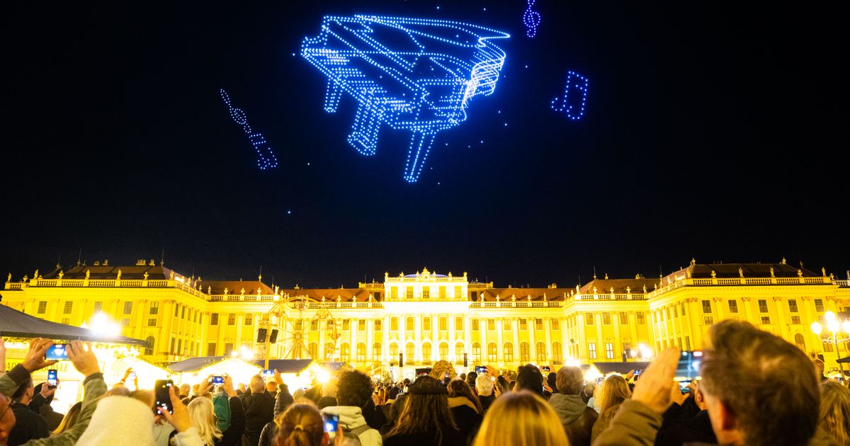 Tausende-Drohnen-ber-Sch-nbrunn-stimmten-auf-den-ESC-ein
