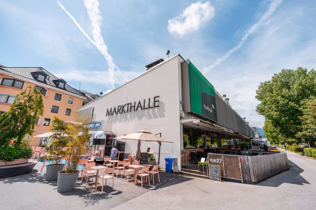 Die Markthalle Innsbruck steht seit mehr als 110 Jahren für besonderen Genuss. Anlässlich des 3. Marktfestes am Donnerstag laden die Unternehmer:innen zum geselligen Kulinarikerlebnis ein.