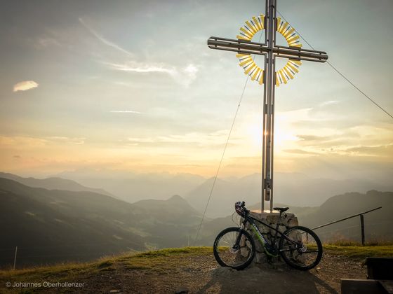 Sonnenuntergang am Schatzberg im Alpbachtal.