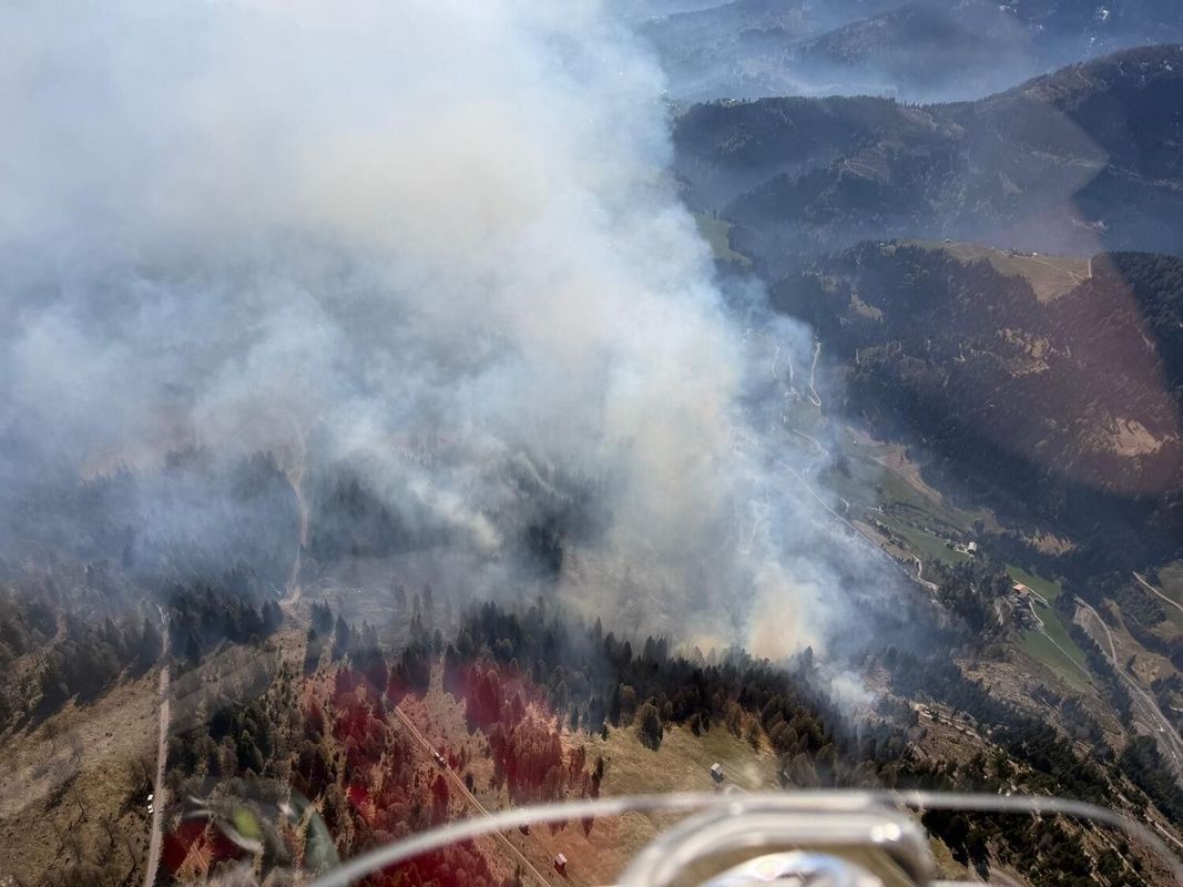 110 Hektar großer Waldbrand im Lesachtal: Fünf Feuerwehren aus Osttirol im Einsatz
