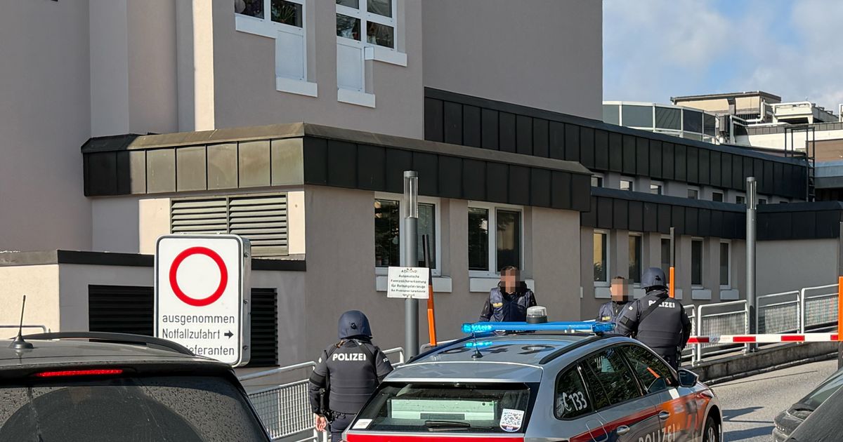 Angestellte-im-Krankenhaus-St-Johann-von-Mann-mit-Pistole-bedroht-Von-Cobra-berw-ltigt