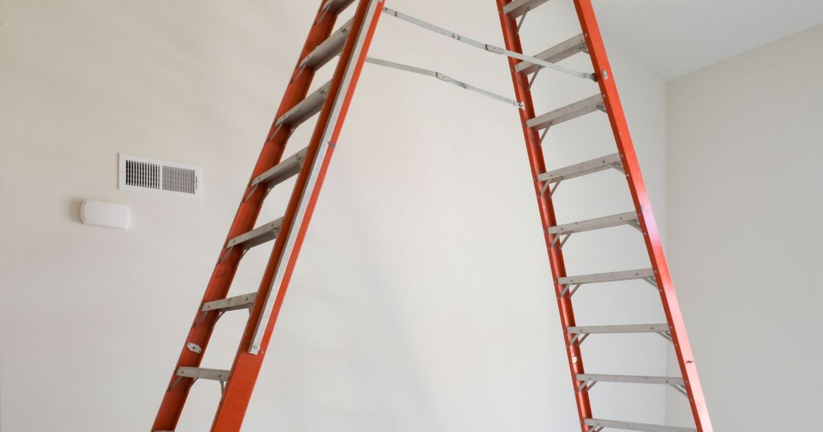 Arbeiter-in-W-rgl-von-Leiter-gest-rzt-und-schwer-verletzt