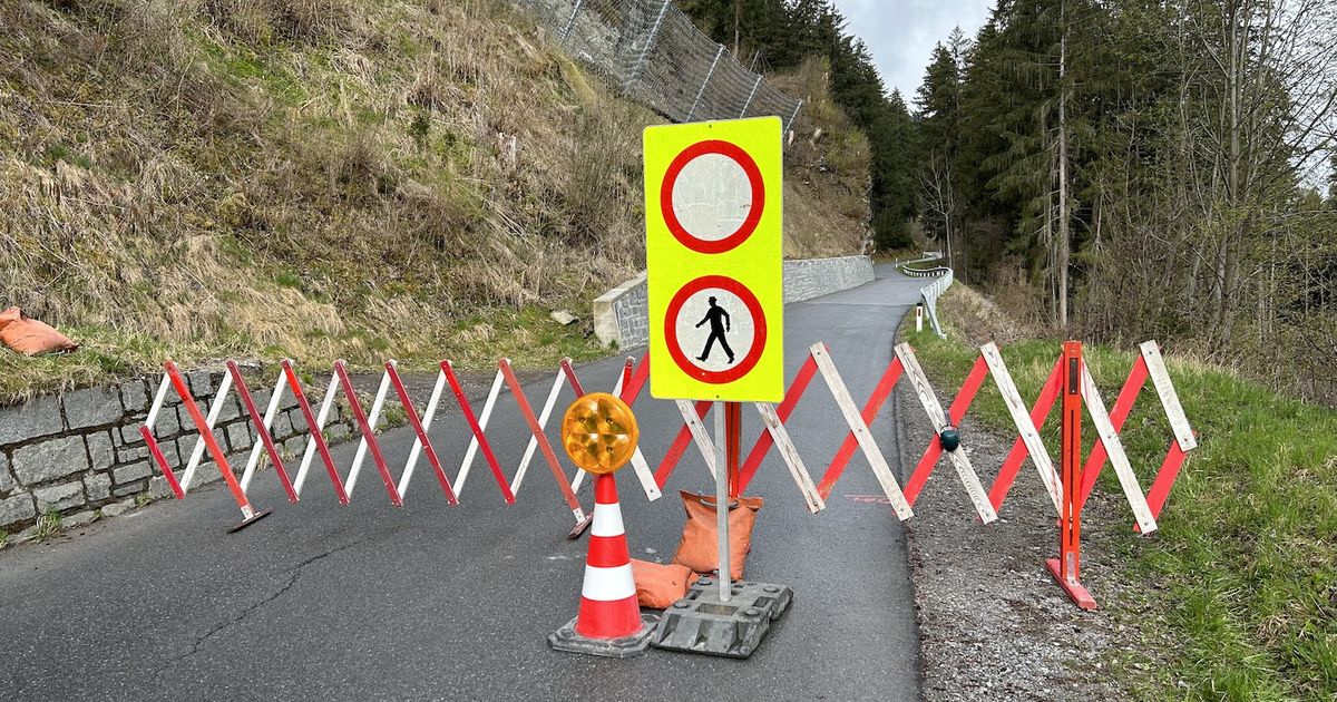 Nach-Hangrutsch-K-ssener-Stra-e-in-beide-Richtungen-gesperrt