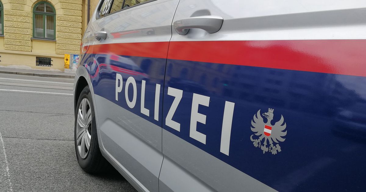 Auto wurde Totalschaden: Schwere Sachbeschädigung am Bahnhof in Mötz