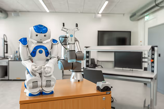 Im Workshop „Robotik zum Anfassen“ erhalten Interessierte Einblicke in verschiedene Roboter und wie diese im Service und Industrie eingesetzt werden.