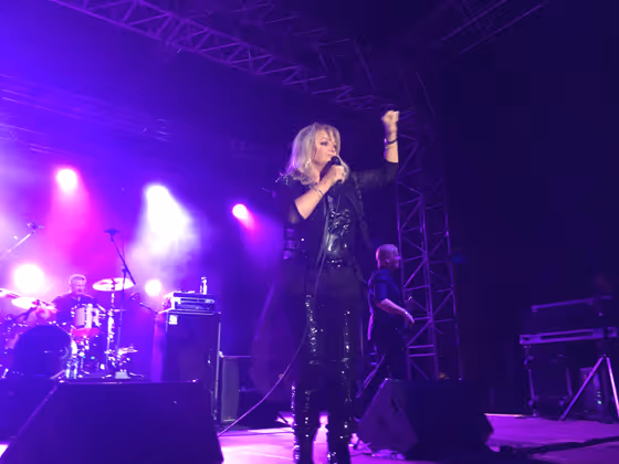 Rocksängerin Bonnie Tyler gab auf der Festung Kufstein beim WM-Konzert ihre Hits zum Besten.