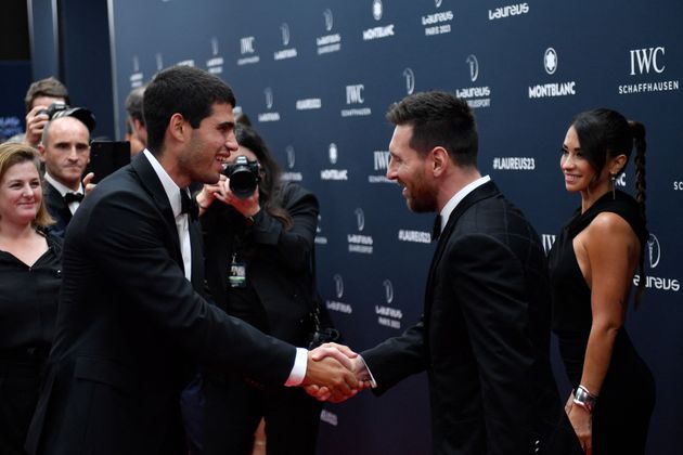 Fußballstar Lionel Messi mit Tennisspieler Carlos Alcaraz.