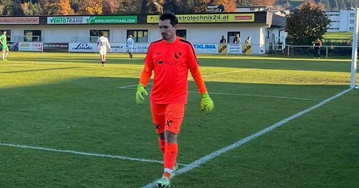 Teamkollegen-feierten-ihren-Olli-Kahn-Ex-St-rmer-stellte-sich-ins-Tor