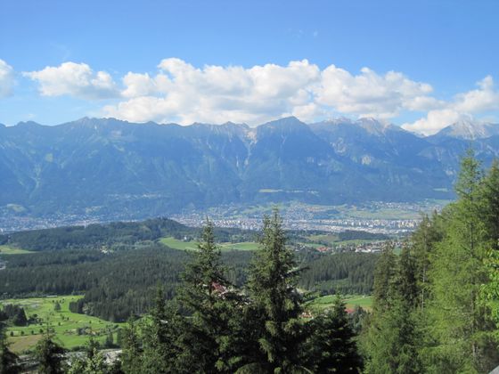 Von Heiligwasser aus ein Blick auf Innsbruck.