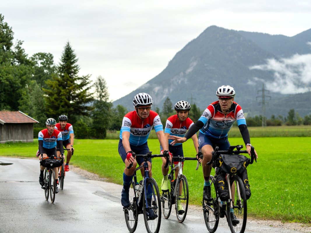 Warum eine internationale Gruppe von Radlern über Tirol bis nach Monaco fährt