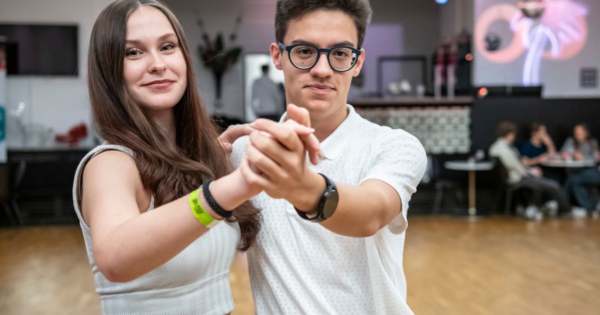 Schritt-f-r-Schritt-zum-Deb-tantenball-So-bereiten-sich-Mara-und-David-vor