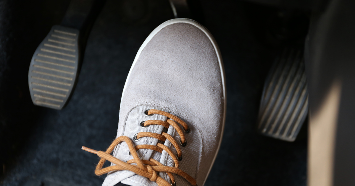 Autolenker-fuhr-nach-Unfall-in-L-ngenfeld-auf-Kolonne-auf-46-J-hrige-verletzt