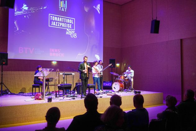 Max Glanz (vorne am Saxofon) trat mit seiner Band Origina1Nerd auf.