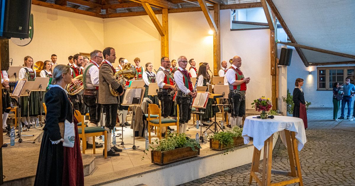 -Oanfoch-lei-zuelousn-Musikkapelle-Schlaiten-l-dt-zum-Fr-hlingskonzert