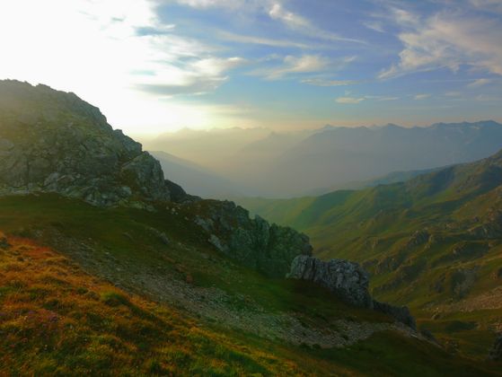 Tagesanbruch am Hippold in den Tuxer Alpen.
