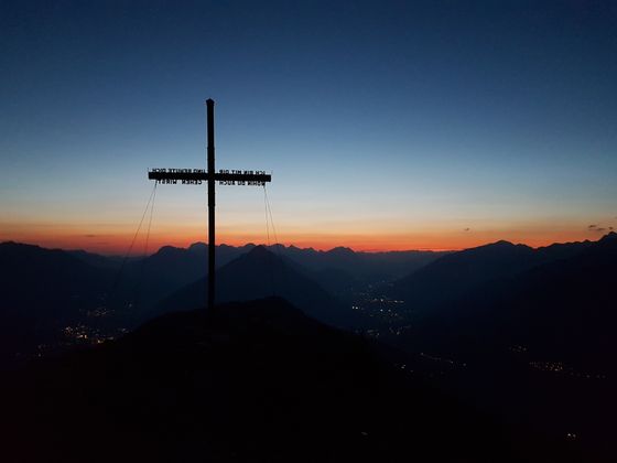 Morgenstimmung über dem Inn-, Gurgl- und Pitztal aufgenommen vom Kreuzjoch / Wenner Kreuz am Venet (2464 Meter).