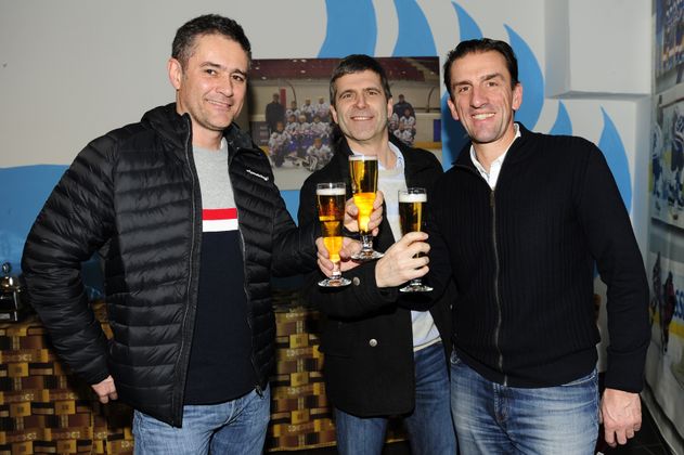 Mittendrin auch Karl Wendlinger, Michael Hadschieff, Markus Prock (v. l.).