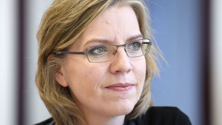 "Wir haben das Regierungsprogramm gemeinsam verhandelt, ich glaube nicht, dass es ihn aus den türkisen oder sonstig färbigen Socken haut." – Alles fest verschnürt bei Blümel, meint die grüne Umweltministerin Leonore Gewessler.