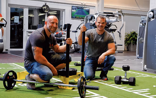 KRAFTTRAINING: Für allgemeine Verbesserung des Bewegungsapparates durch gezielten Muskelaufbau im Kraftraum bieten moderne Geräte optimalen Trainingserfolg.