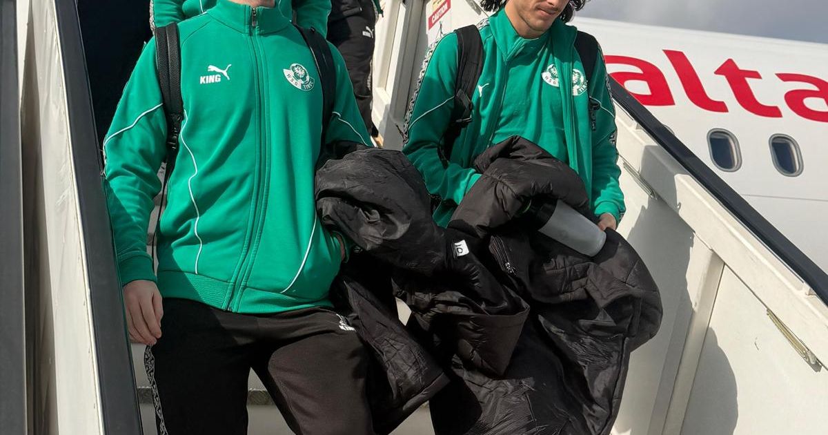 WSG-bei-17-Grad-und-Sonnenschein-gelandet-ein-Kicker-reist-vom-Nationalteam-nach