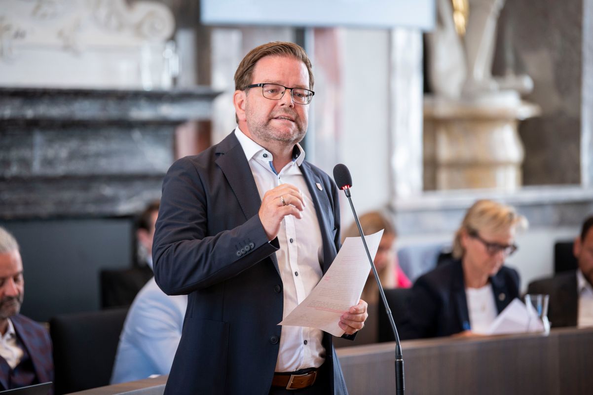 So lässt FPÖ-Chef Abwerzger Fotos von politischen Mitbewerbern verfälschen