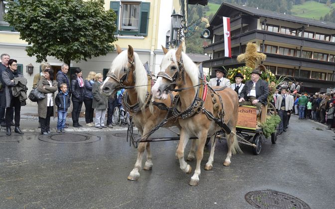Auch einige prachtvolle Pferdekutschen waren in Zell am Ziller zu sehen.